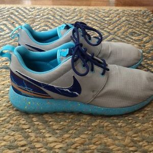 Like new Nike Roshe Blue/Gray Youth 7/Women 8.5